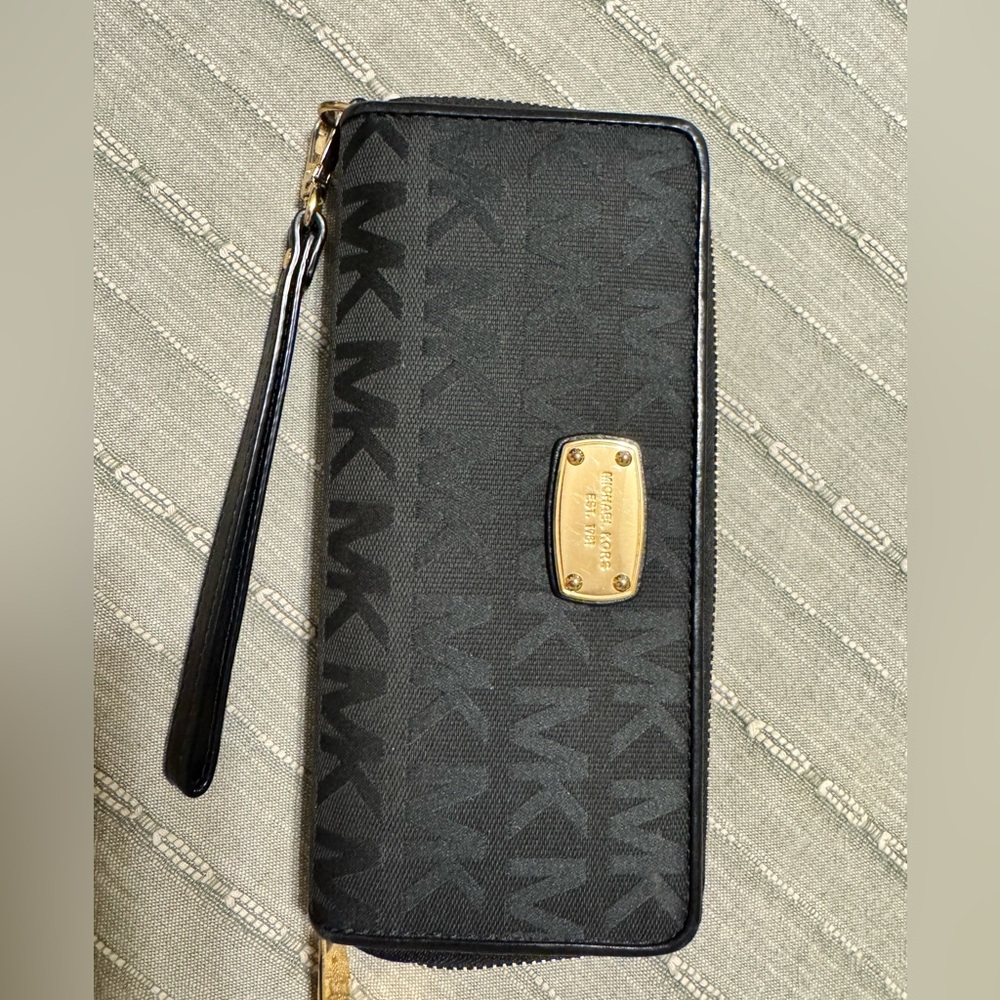 Michael Kors Signature Zip around Wristlet Wallet.